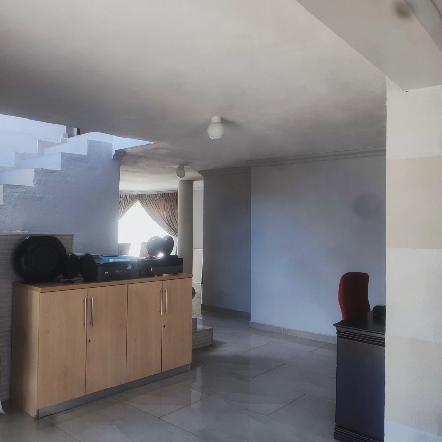 4 Bedroom Property for Sale in Geelhoutpark North West